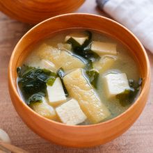 定番の味！【豆腐とわかめと油揚げのお味噌汁】