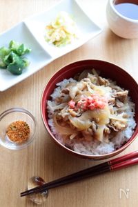圧力鍋で加圧30秒！玉ねぎたっぷりのとろとろ豚丼