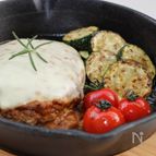 とろけるチーズ＆キーマカレー味のハンバーグ