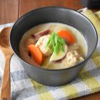 ふわふわ鶏団子と根菜の豆乳味噌スープ
