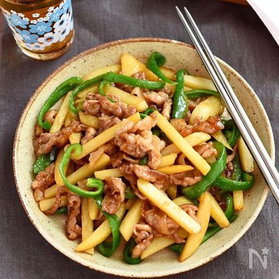 ＼ボリューム満点／新じゃがと豚肉の麺つゆバター炒め