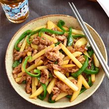 \ボリューム満点/新じゃがと豚肉の麺つゆバター炒め