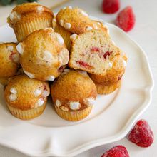 【溶かしバターで簡単♡】いちごとワッフルシュガーのマフィン