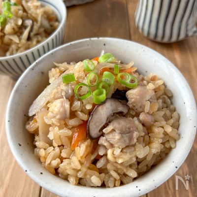 栄養満点♡︎旨味たっぷり！鶏五目の炊き込みご飯
