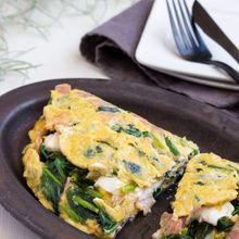 ほうれん草とベーコンの折りたたみチーズオムレツ