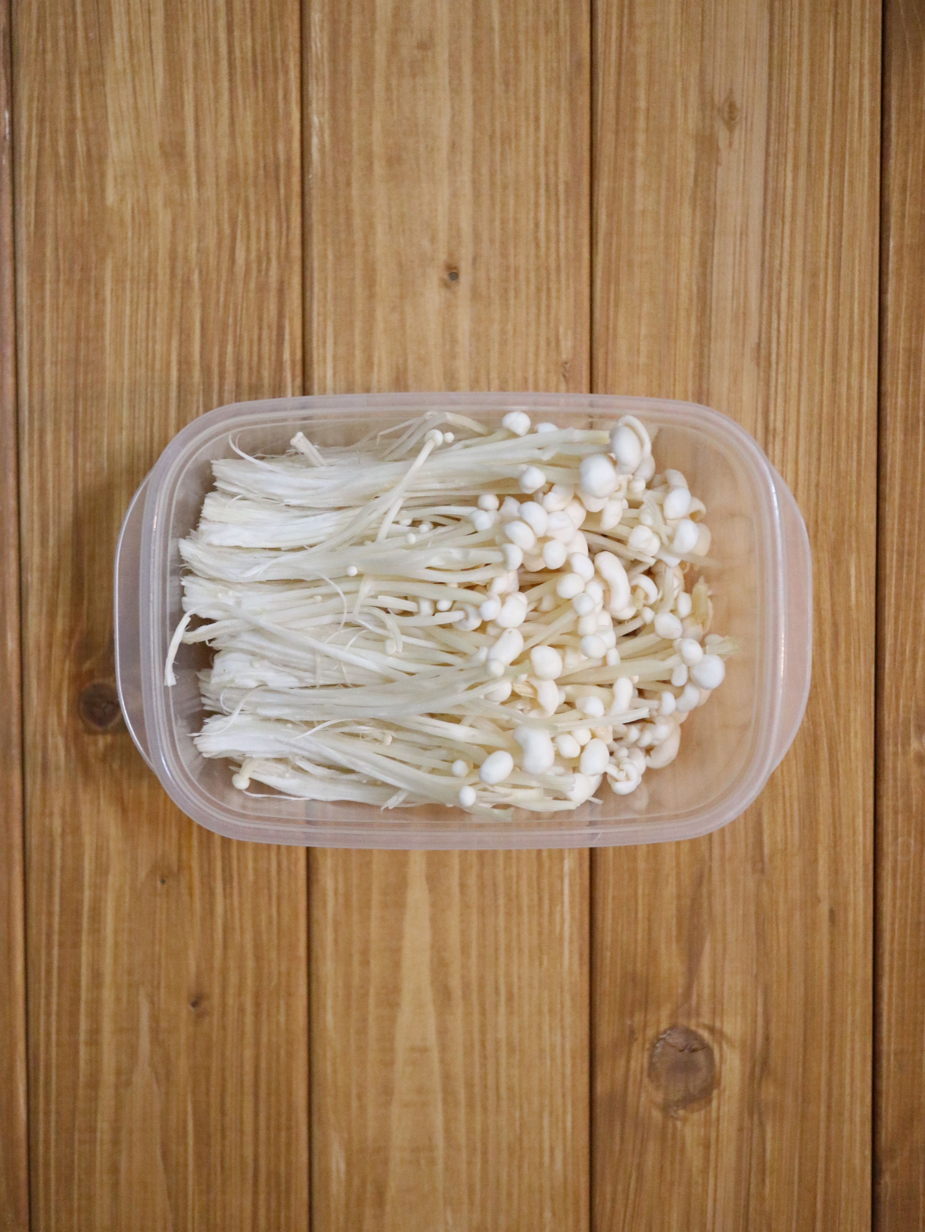 レンジで5分！【ヤンニョムえのき】やみつき甘辛味♩ | レシピサイトNadia