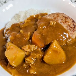 まゆのの作ってみた!投稿(市販ルーで作る 懐かしのポークカレー)