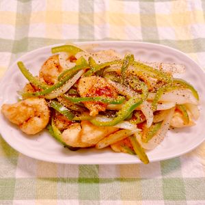 ビートの作ってみた!投稿(胸肉柔らか♪鶏胸肉とピーマン・玉ねぎの黒胡椒甘酢炒め)