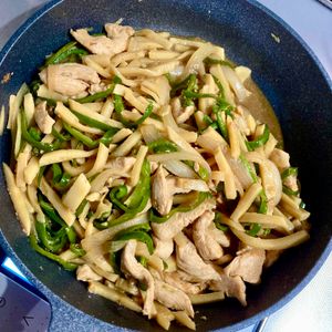 あおいの作ってみた!投稿(【節約】鶏のチンジャオロース)
