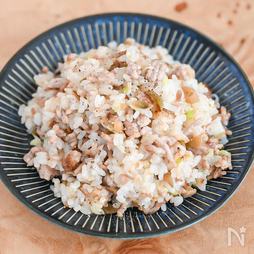 少ない具材でもおいしい！豚肉とザーサイのチャーハン
