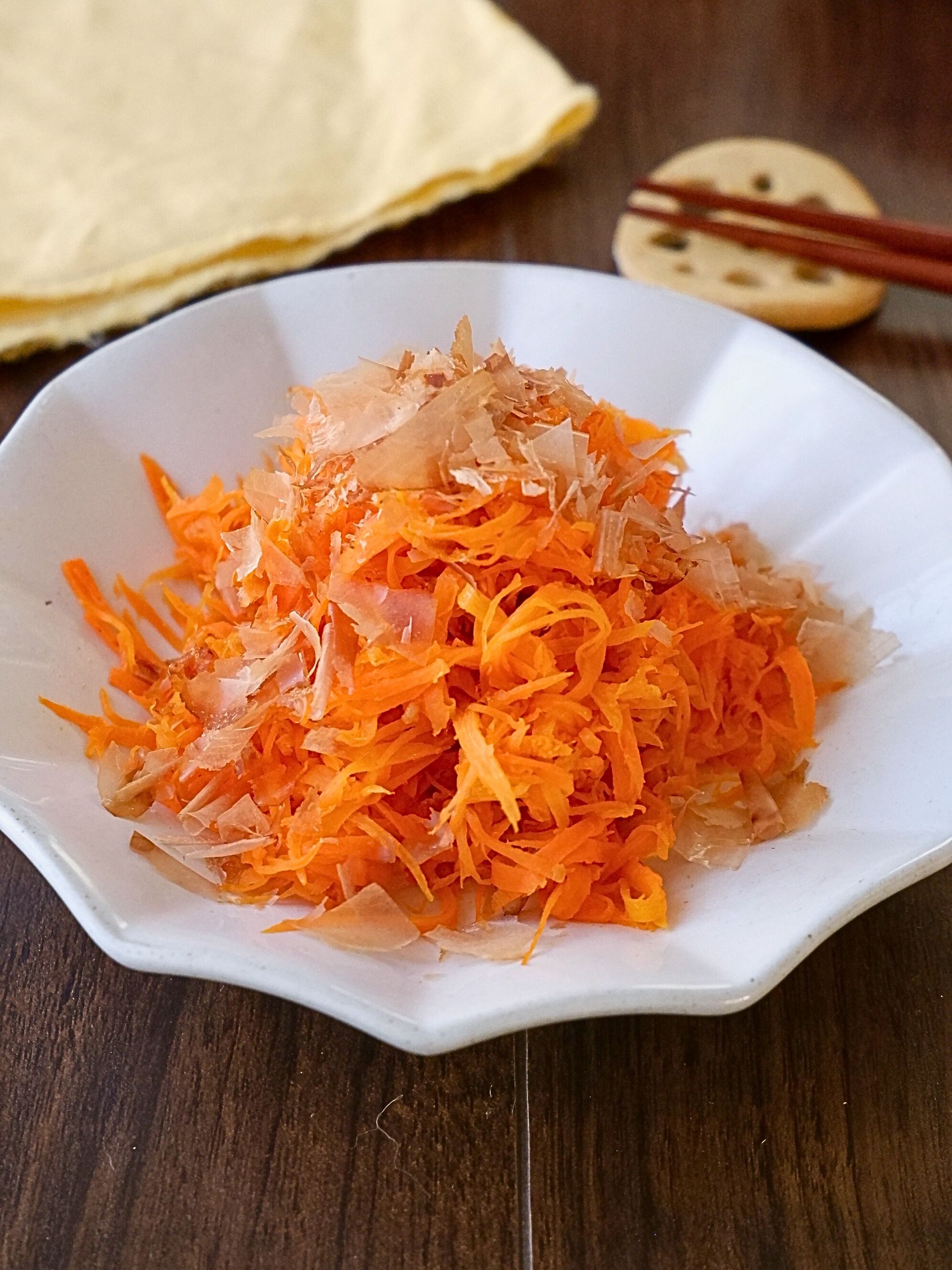 お助け小鉢】レンジで2分で『にんじんの中華風おかか和え』 | レシピ