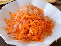【お助け小鉢】レンジで2分で『にんじんの中華風おかか和え』