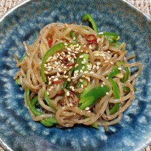 よっこの作ってみた!投稿(和食のヘルシー惣菜😘糸こんにゃくとピーマンのきんぴら😋)