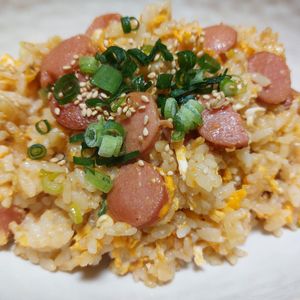 よっこの作ってみた!投稿(ひと手間でお店のような味に☆焦がし醤油チャーハン)