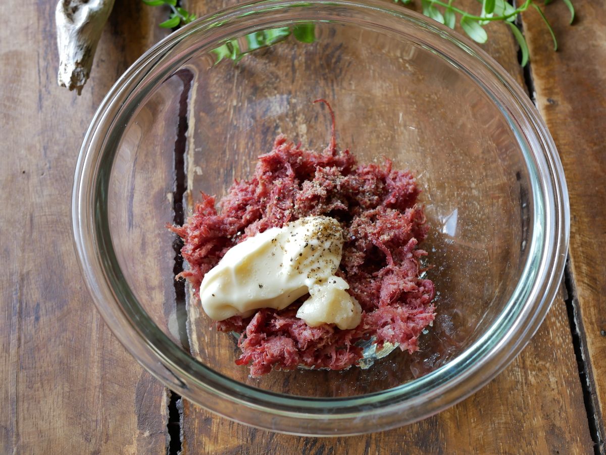 絶品おつまみ☆旨みとコクにやみつき♡【コンビーフユッケ】 | レシピ