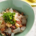 ごま油香る『おあげと新玉ねぎの梅蒸し煮』