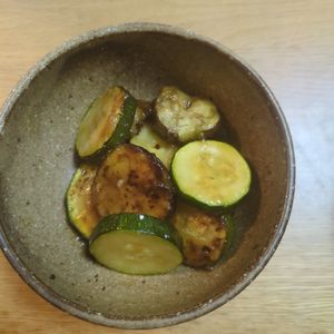 kozooの作ってみた!投稿(煮込み時間は3分だけ！ズッキーニとナスのトロトロ生姜煮)