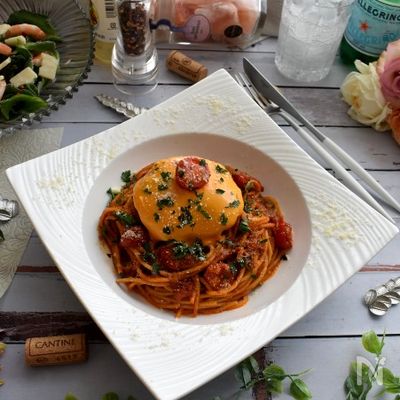 トマトソース煮込みのチーズハンバーグスパゲッティ