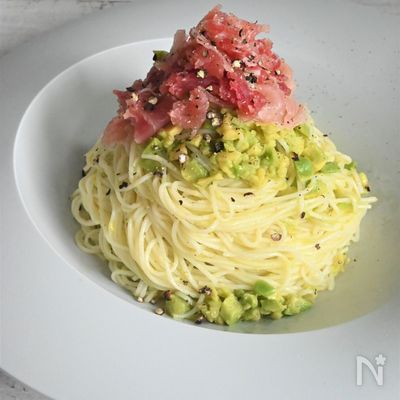パパっと作れる♪アボカドと生ハムそうめん