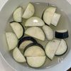 おかわり必須！ご飯に合う【とろとろ茄子ときのこの甘酢】の下準備