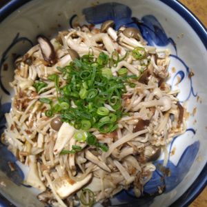 ももの作ってみた!投稿(レンジで4分《たっぷりきのこ♡にんにく味噌和え》)