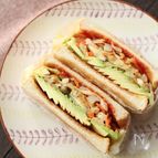 野菜ソテーとアボカドのトーストサンド