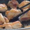 【チキンとアスパラの塩だれ炒め】パパっと炒めて大満足レシピ!の工程2