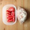 ワンパン10分！【鶏もも肉とトマトのオイスターソース炒め】の工程1