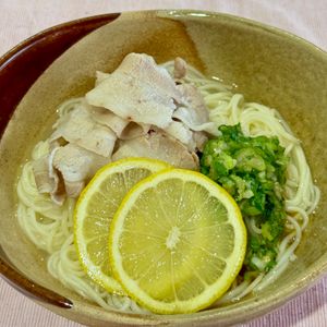 すみの作ってみた!投稿(ごま油香るぶっかけ！【ネギ塩レモンの豚しゃぶそうめん】)