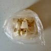 材料ふたつで副菜！《かぶとミニトマトの塩麹サラダ》の下準備