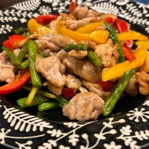 ハチの作ってみた!投稿(【豚肉とアスパラのチンジャオロース】ご飯が進む春野菜おかず♪)
