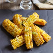 切り方のコツあり【とうもろこしのグリル・ハニーバターソース】