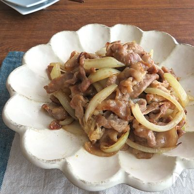 簡単☆ごはんがすすむ♪豚肉とたまねぎの生姜焼き