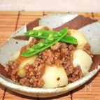 定番に粗切り生姜でアクセント♪じゃが芋の挽肉あんかけ