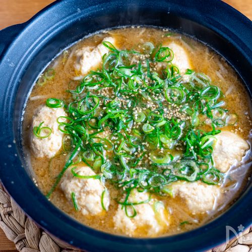【包丁なしで絶品！】ふわふわ鶏団子のもやしみそ鍋