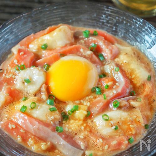 5分おつまみ【サーモンねばとろ旨辛ユッケ】