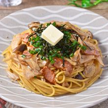 きのこのバタぽんワンパンパスタ│うま味凝縮！簡単和風パスタ