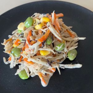 まりちゃんの作ってみた!投稿(栄養満点！ごぼうとひじきのサラダ)