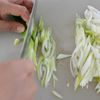 【レンジで簡単】長ねぎとツナの中華あえの工程1