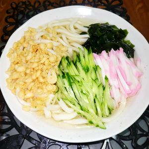 ヴェルの作ってみた!投稿(うどんスープでさっぱりと！冷やしたぬきそうめん)