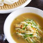 具だくさん!冷やしカレーつけうどん