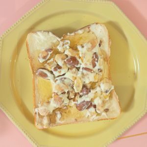 milkの作ってみた!投稿(10分で朝ごはん♪くるみとクリームチーズの蜂蜜トースト)