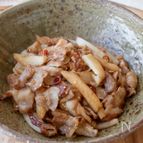 【絶品♪蓮根と豚バラの甘辛炒め】蓮根は縦切りで食感を楽しむ！