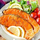 【子どもも喜ぶ】暑い日に食べたい「さっぱり鮭おかず3選」｜編集部おすすめレシピ