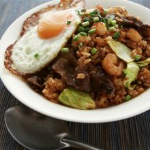 インドネシアのスパイシーすぎるチャーハン、ナシゴレン