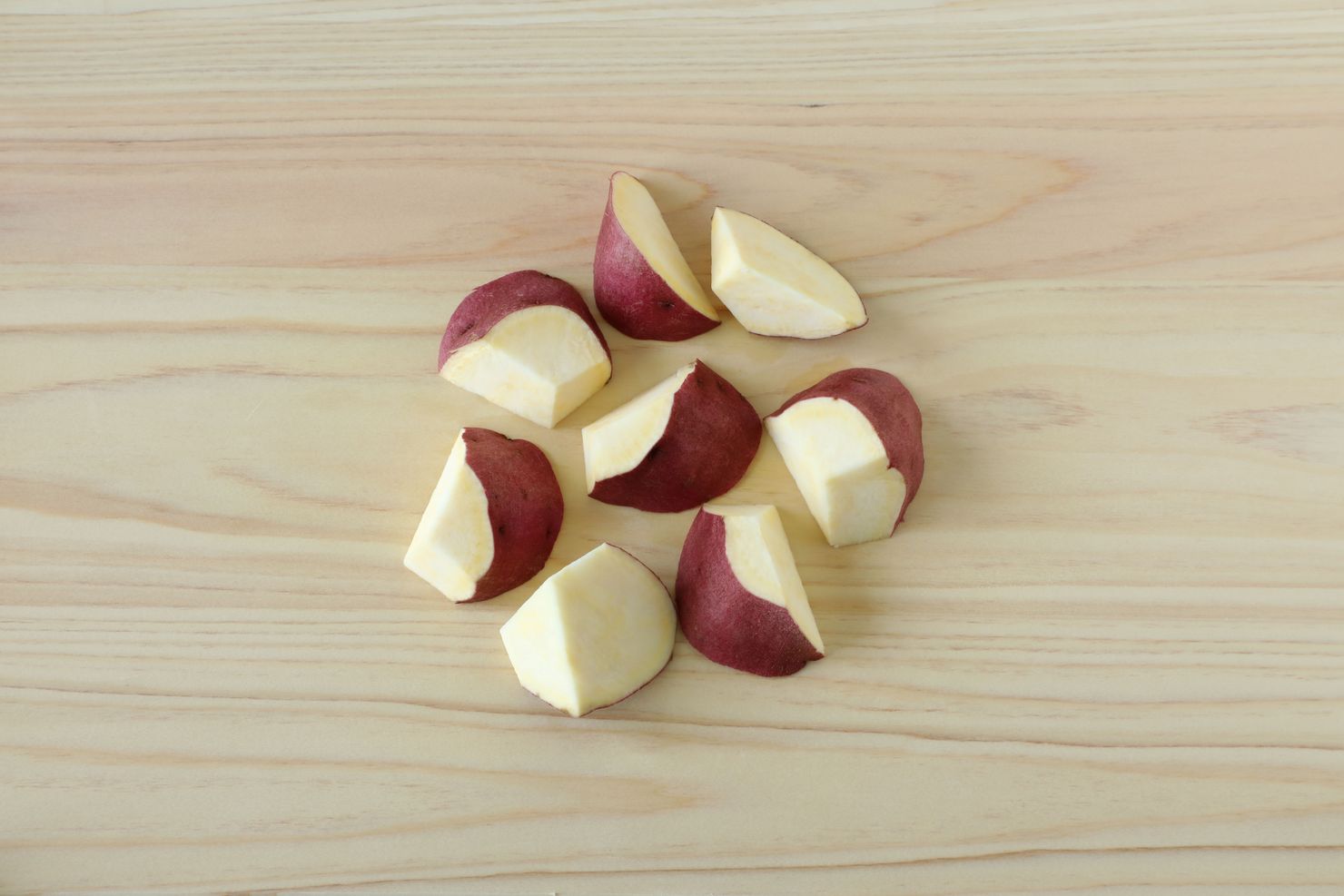 さつまいもの乱切り - 野菜の切り方/料理の基礎 | レシピサイトNadia