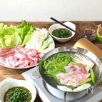 たっぷりニラダレで食べる、出汁しゃぶ