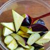 レンジで簡単！なすとしめじの塩昆布マスタード和えの工程1