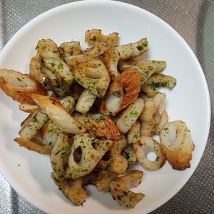 鶏皮坊主の作ってみた!投稿(【蓮根とちくわの磯辺きんぴら】10分で完成！かんたん常備菜)
