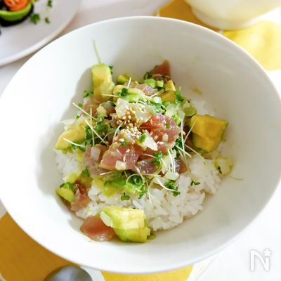 10分で完成!夏らしいハワイアンレシピ!ポキ丼